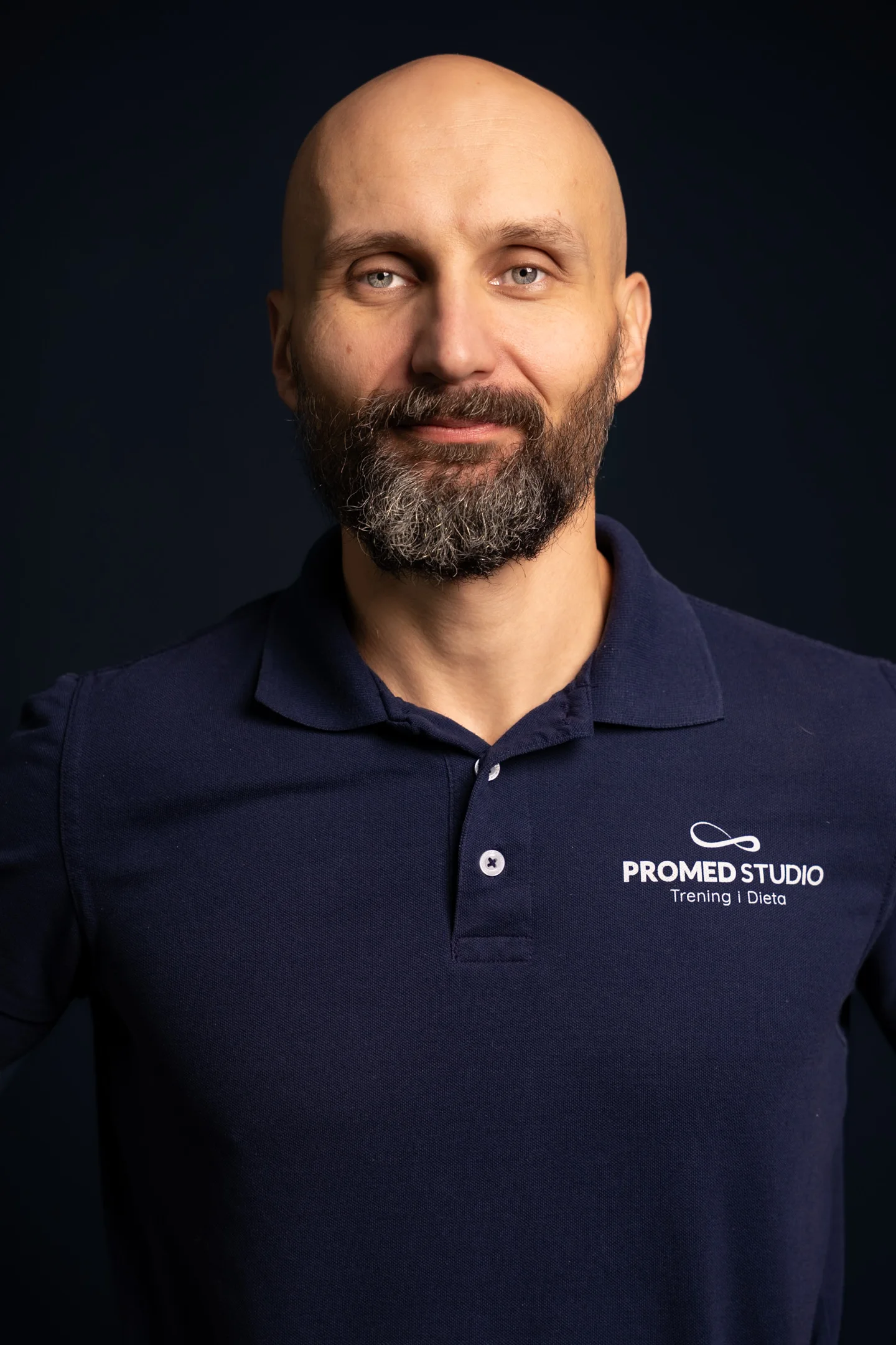 Portret trenera z sesji wizerunkowej dla ProMed Studio